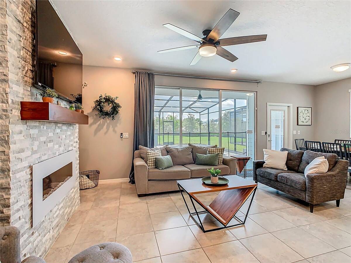 967 Paradise Drive, Davenport, FL 33897