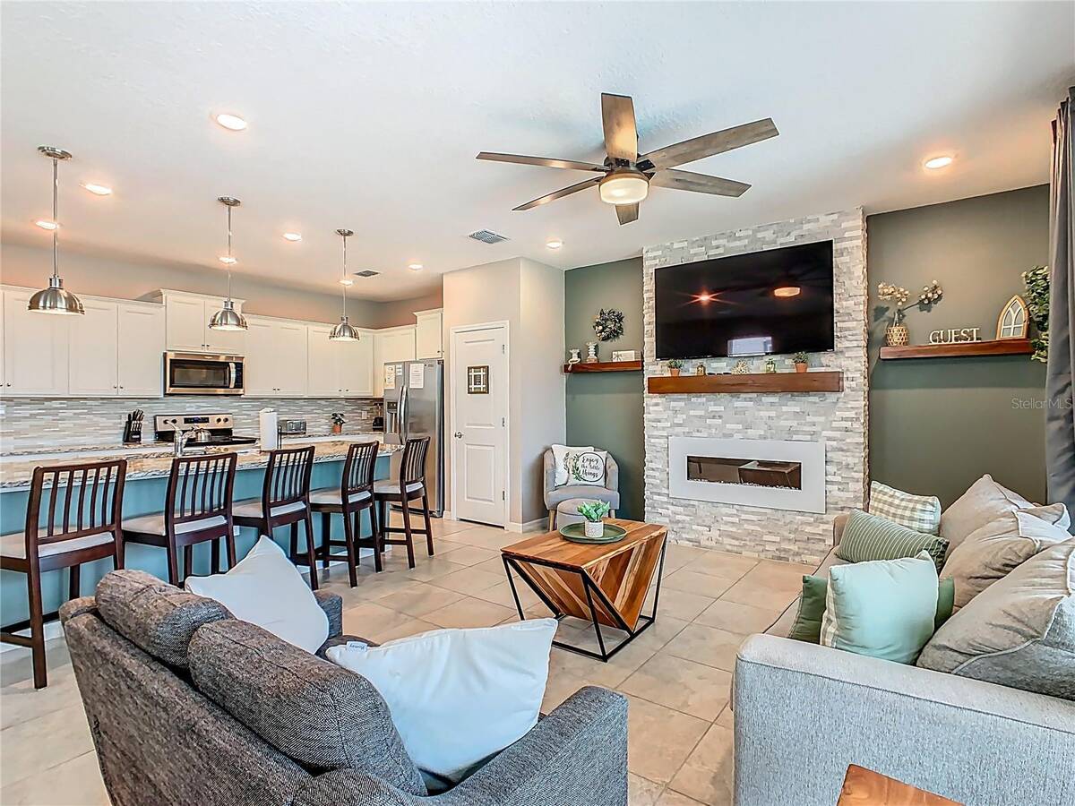 967 Paradise Drive, Davenport, FL 33897