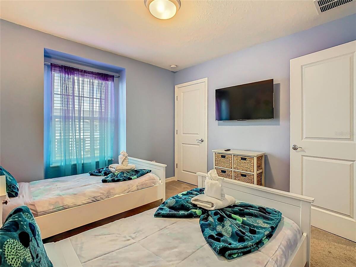 967 Paradise Drive, Davenport, FL 33897