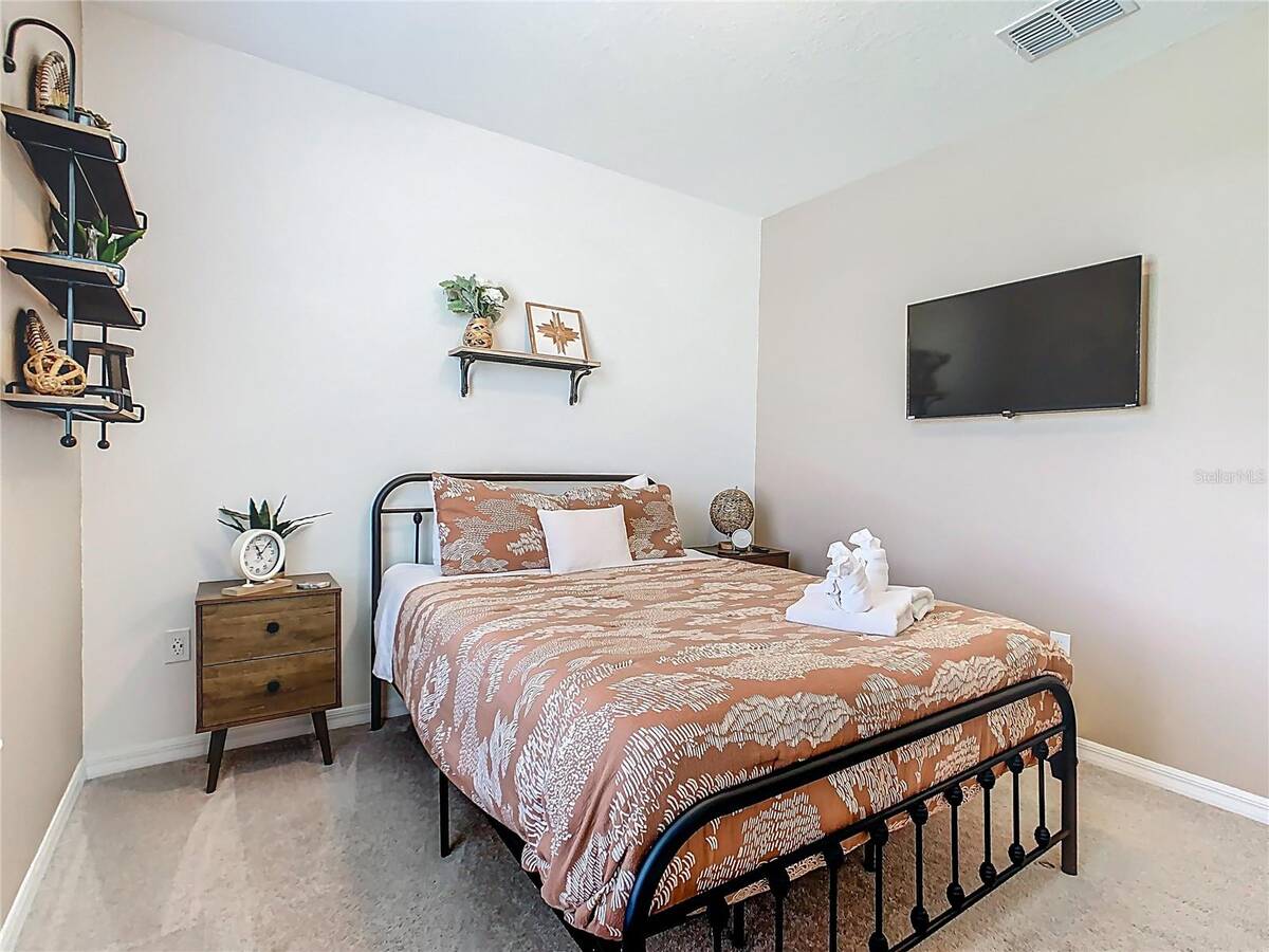 967 Paradise Drive, Davenport, FL 33897