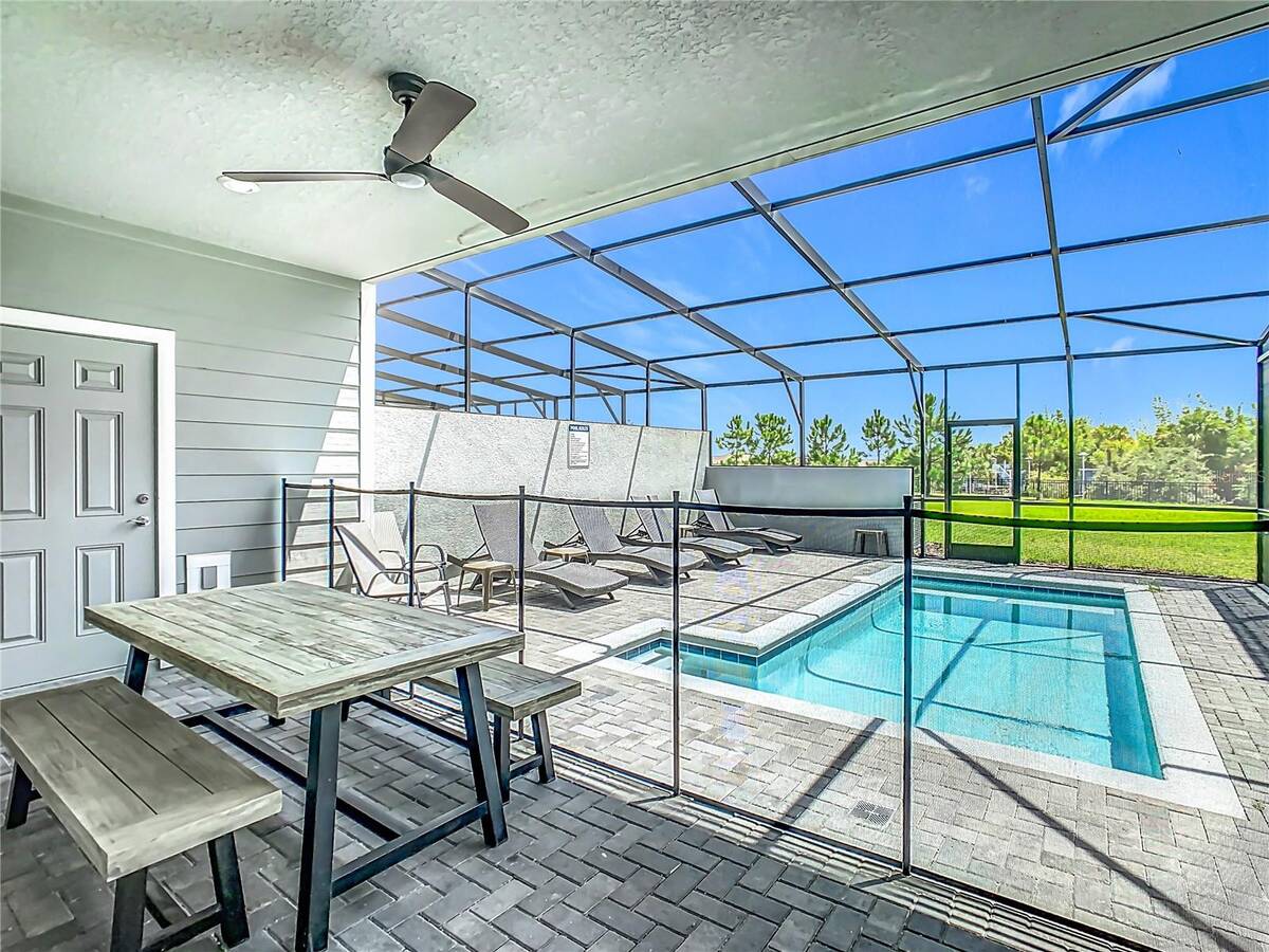 967 Paradise Drive, Davenport, FL 33897