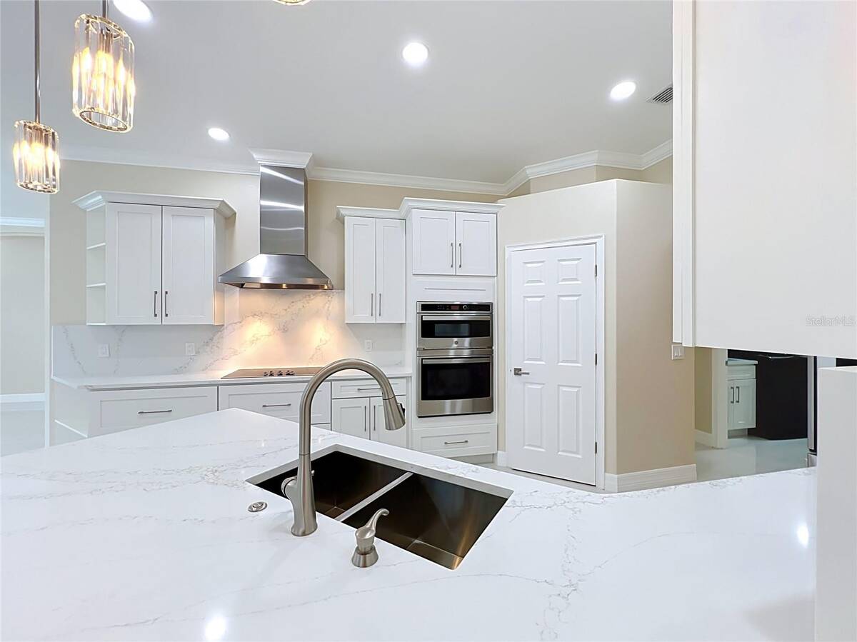 7426 Pointe Venezia Drive, Orlando, FL 32836