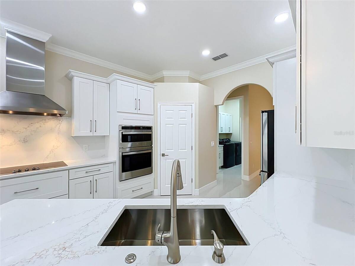 7426 Pointe Venezia Drive, Orlando, FL 32836