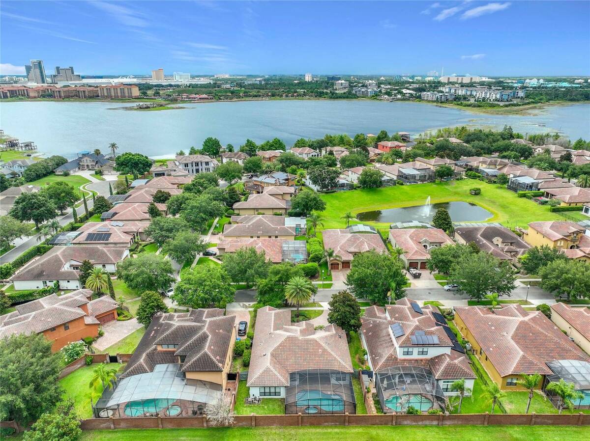 7426 Pointe Venezia Drive, Orlando, FL 32836