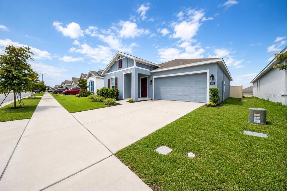 688 Sand Pine Ln, Haines City, FL 33844