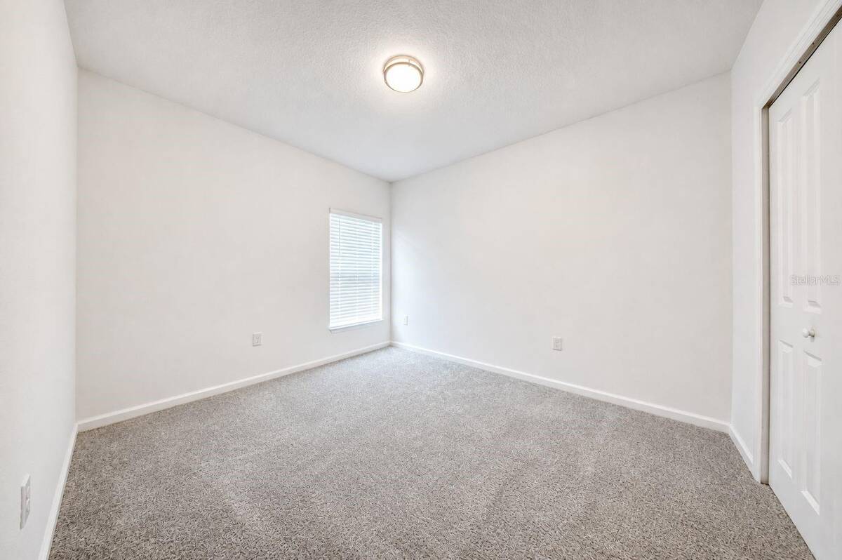 688 Sand Pine Ln, Haines City, FL 33844