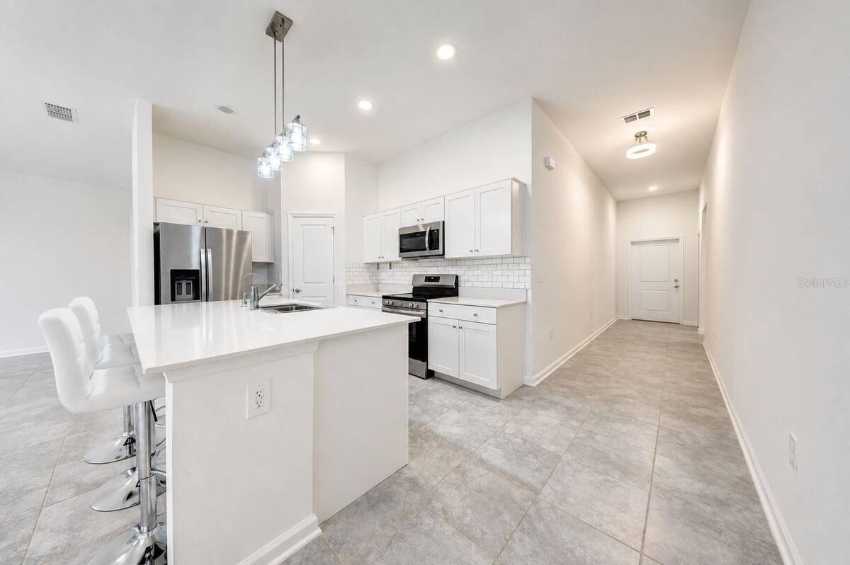 688 Sand Pine Ln, Haines City, FL 33844