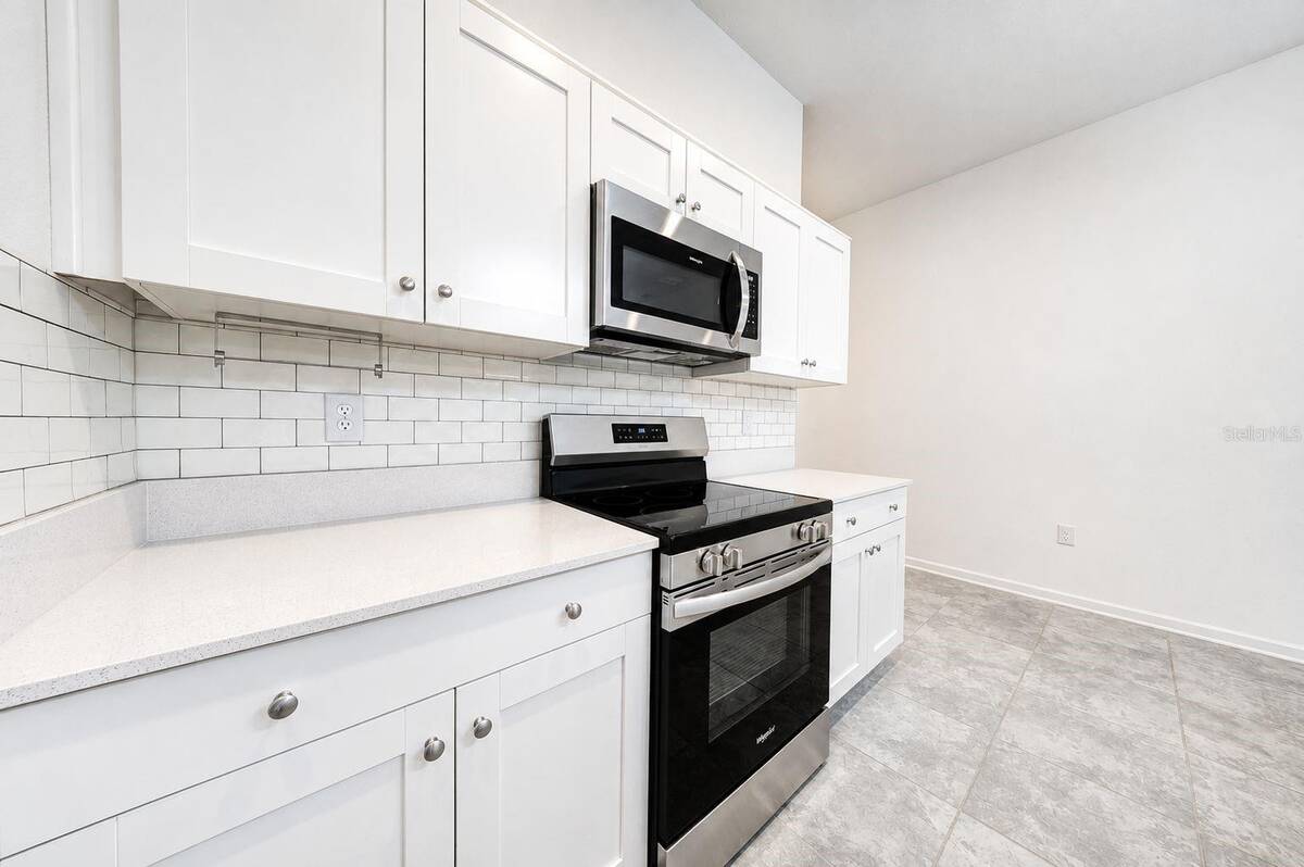 688 Sand Pine Ln, Haines City, FL 33844