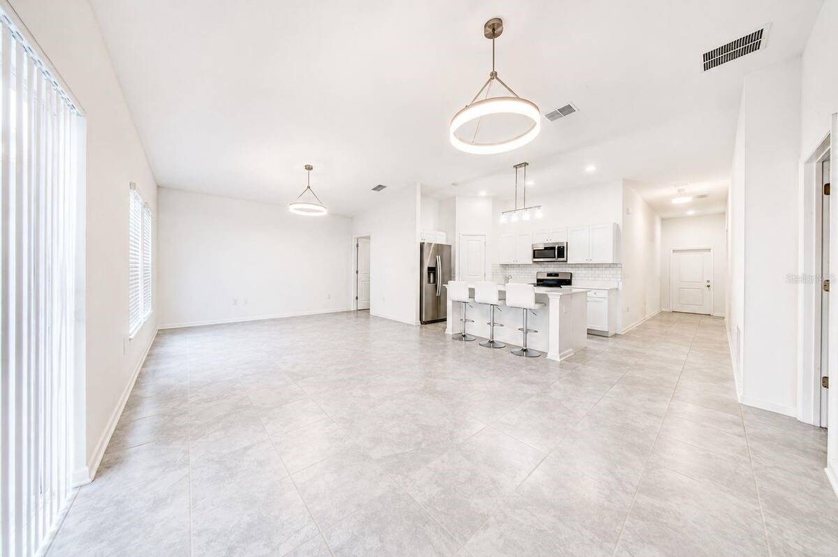 688 Sand Pine Ln, Haines City, FL 33844