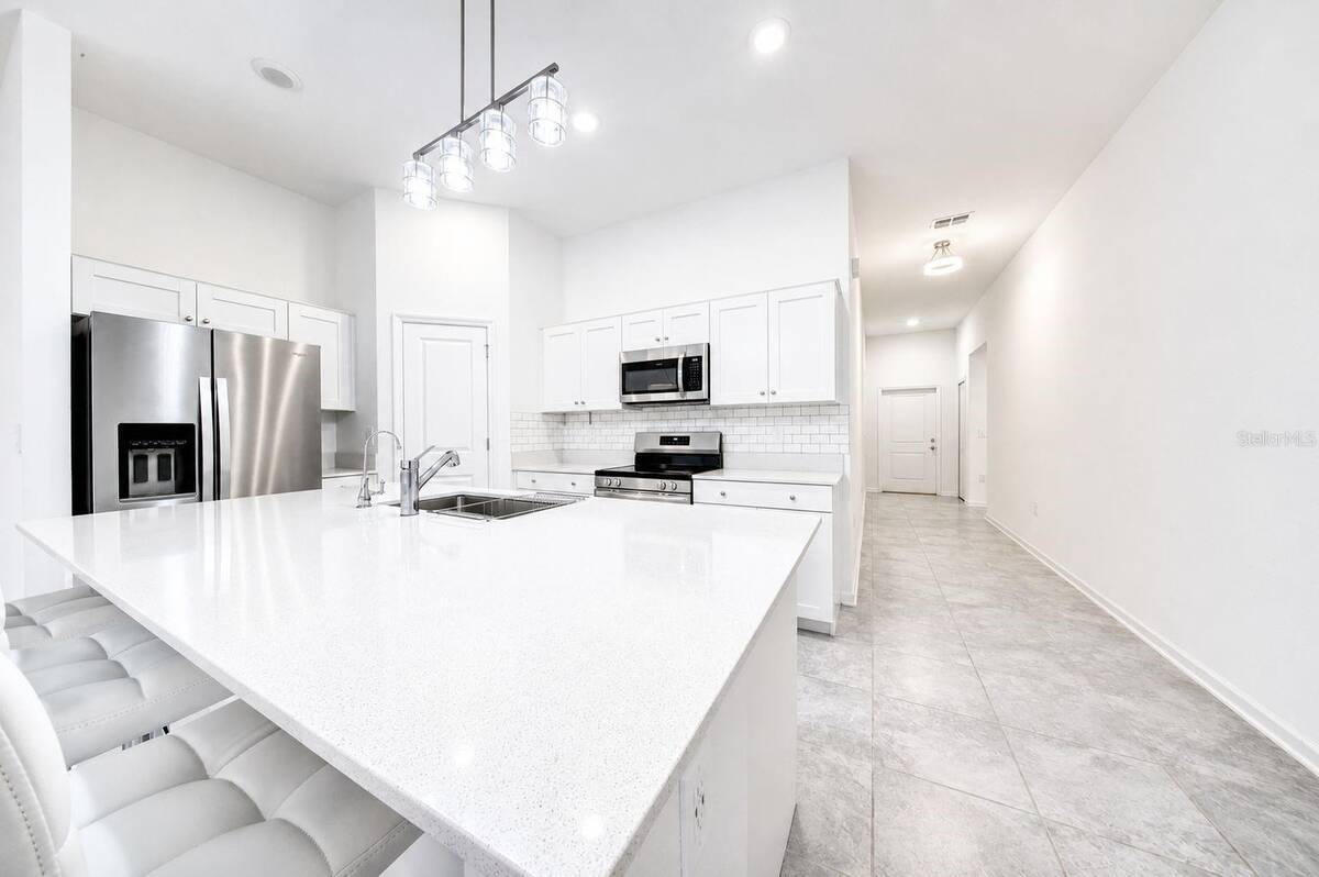 688 Sand Pine Ln, Haines City, FL 33844