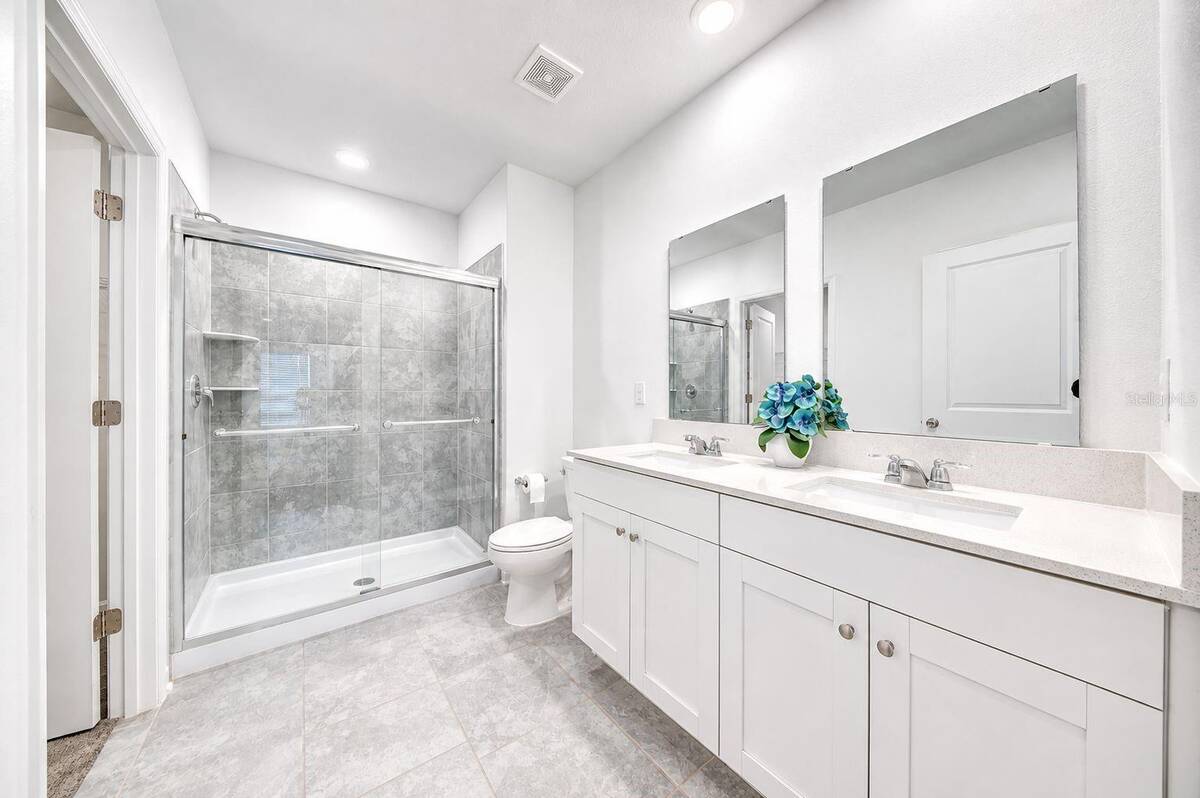 688 Sand Pine Ln, Haines City, FL 33844