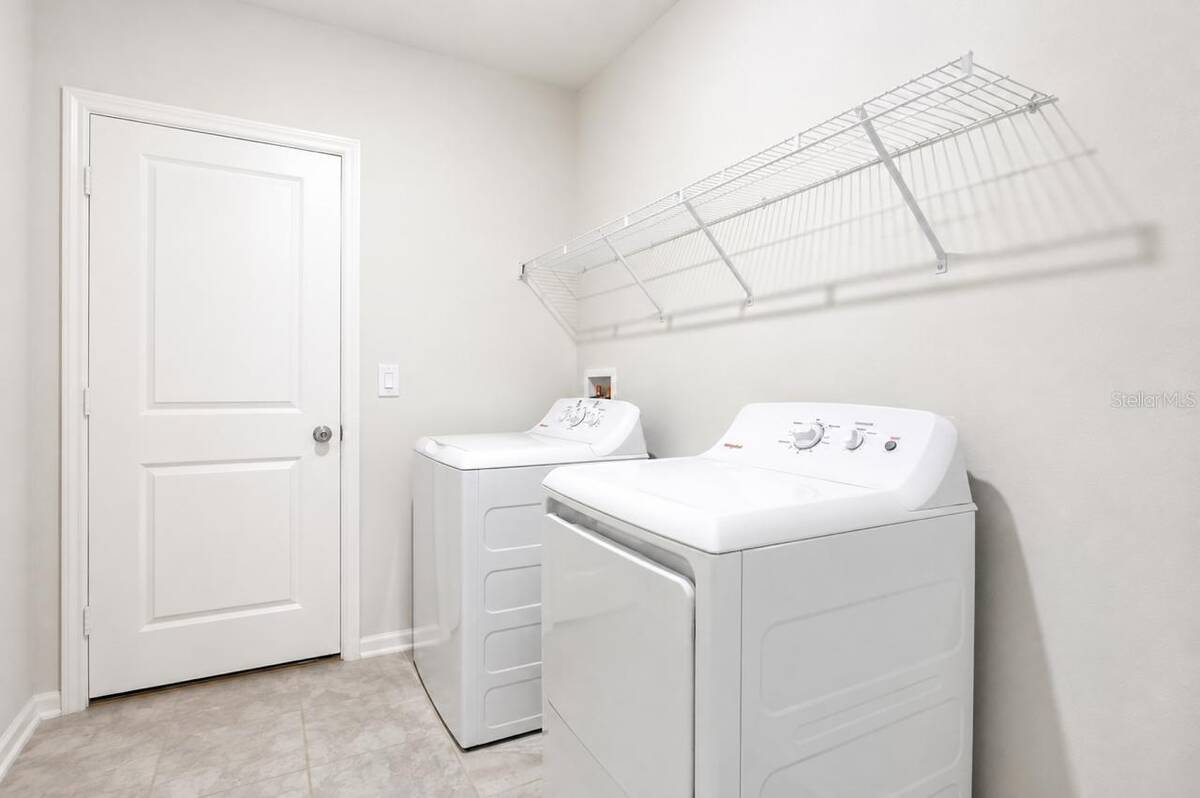 688 Sand Pine Ln, Haines City, FL 33844