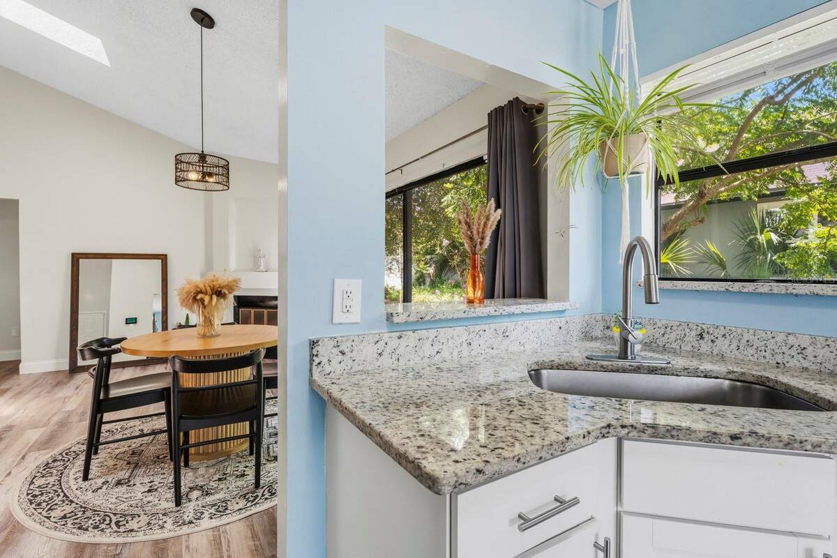 555 Swallow Court, Apopka, FL 32712