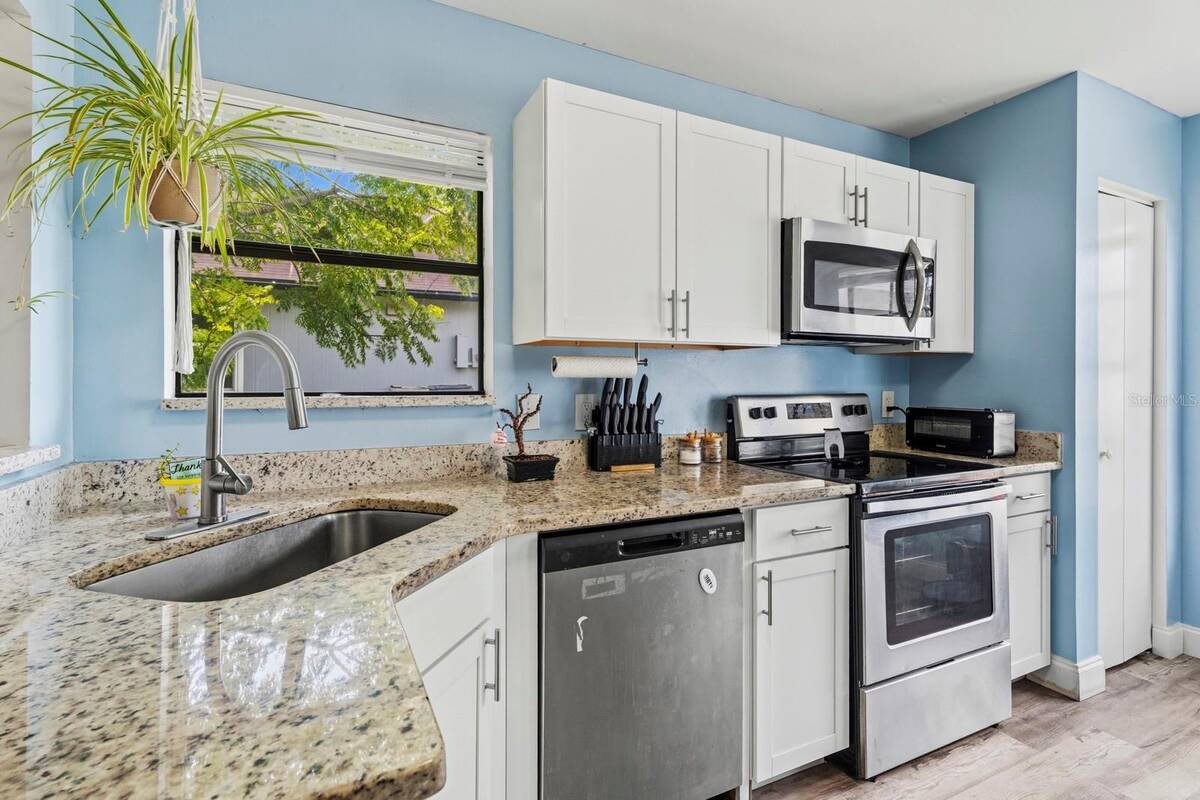 555 Swallow Court, Apopka, FL 32712