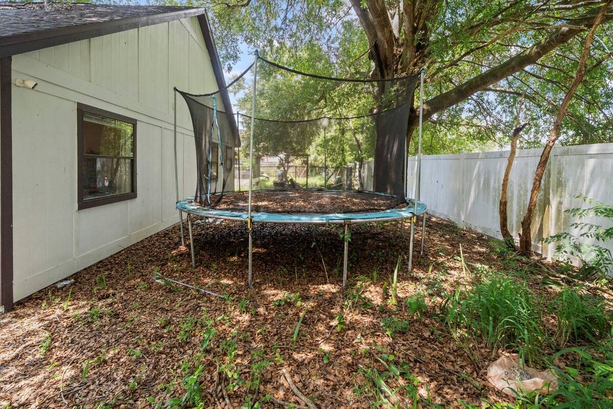 555 Swallow Court, Apopka, FL 32712