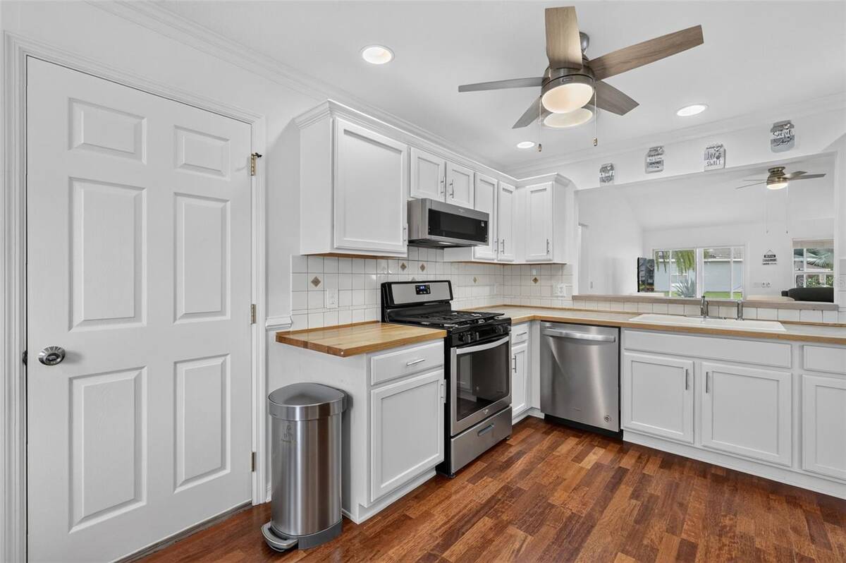 17107 Se 93rd Exeter Court, The Villages, FL 32162