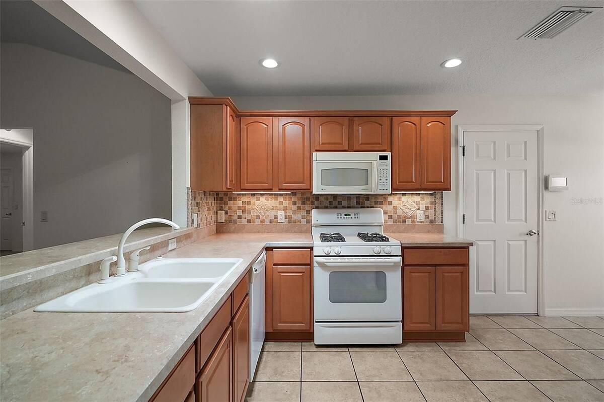 1856 Poppy Circle, The Villages, FL 32162