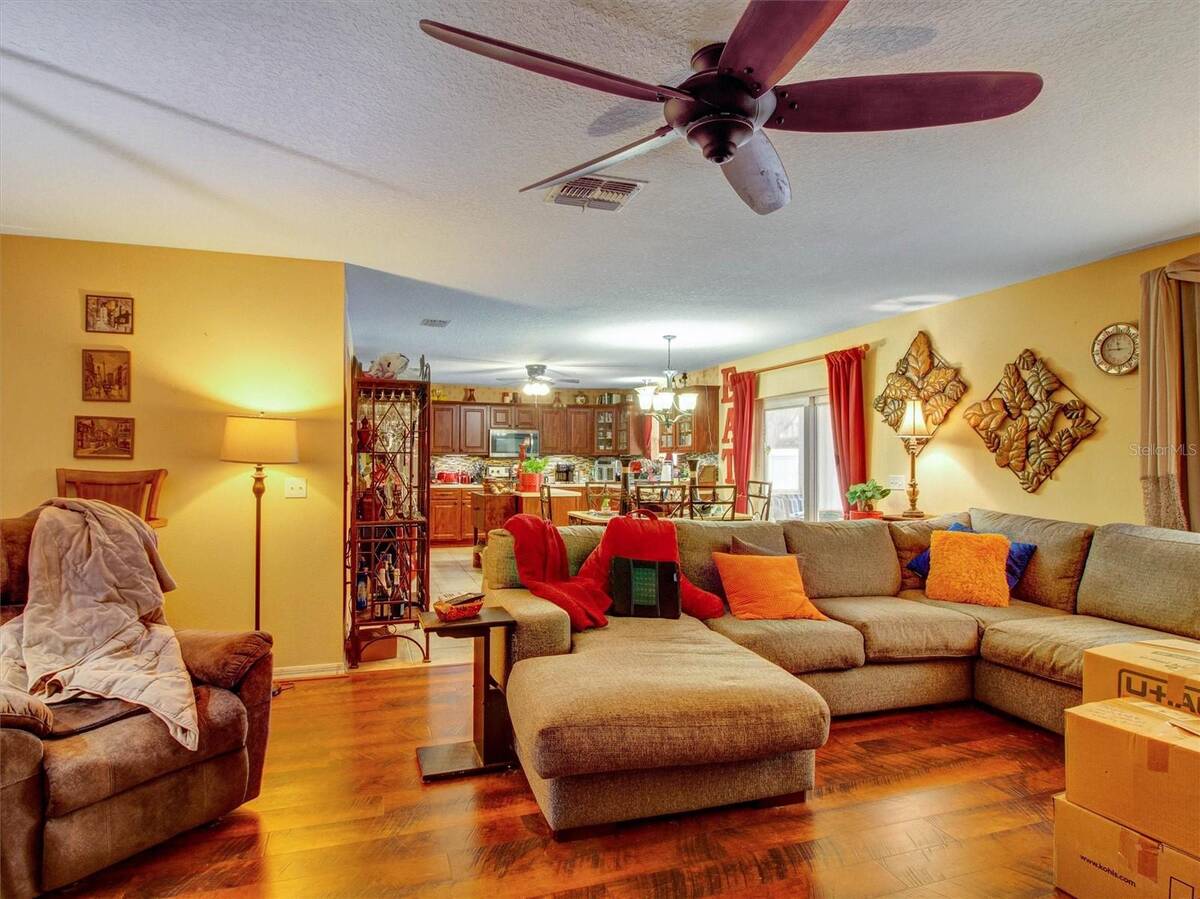 218 Tres Reyes Lane, Groveland, FL 34736
