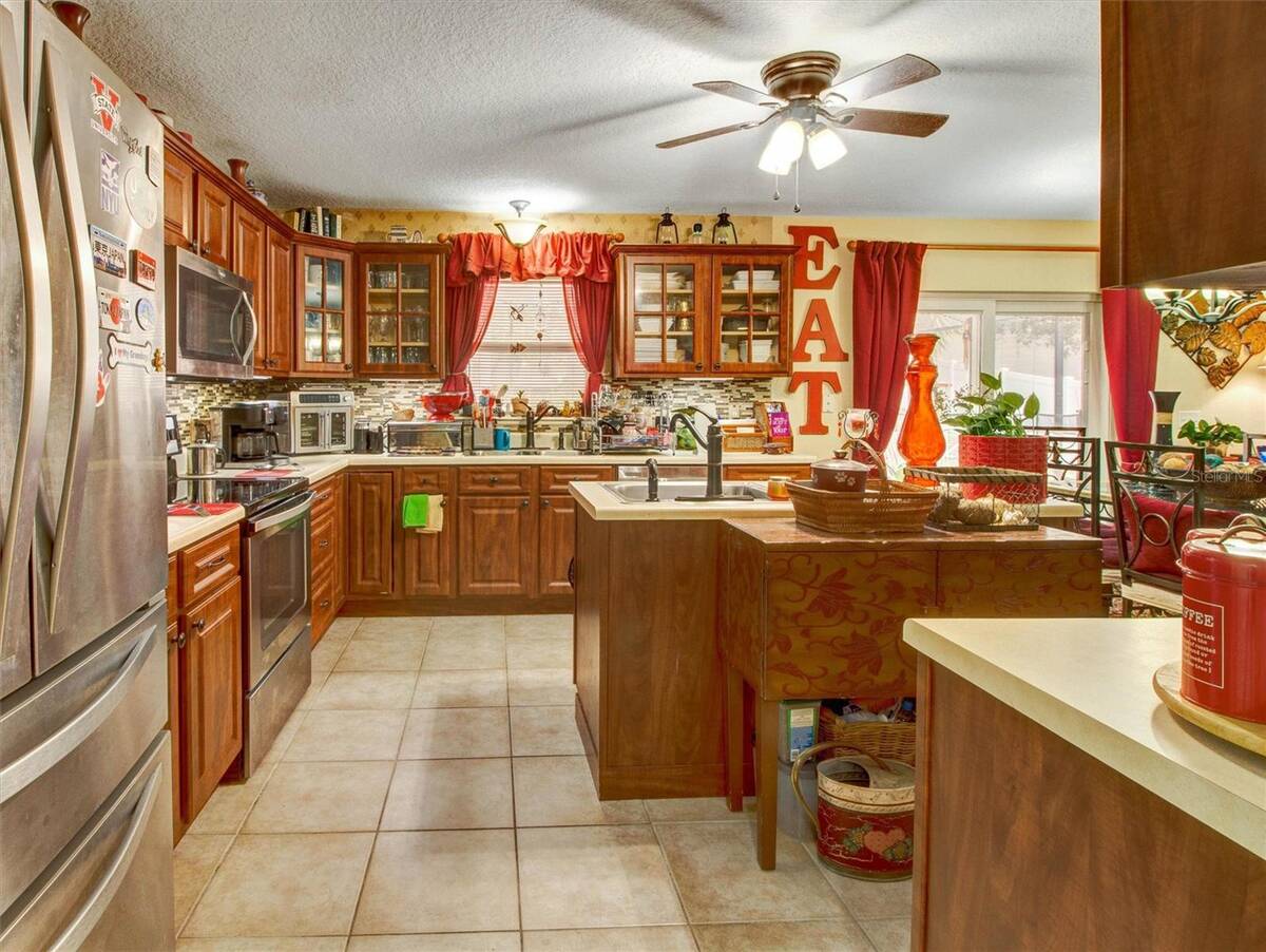 218 Tres Reyes Lane, Groveland, FL 34736