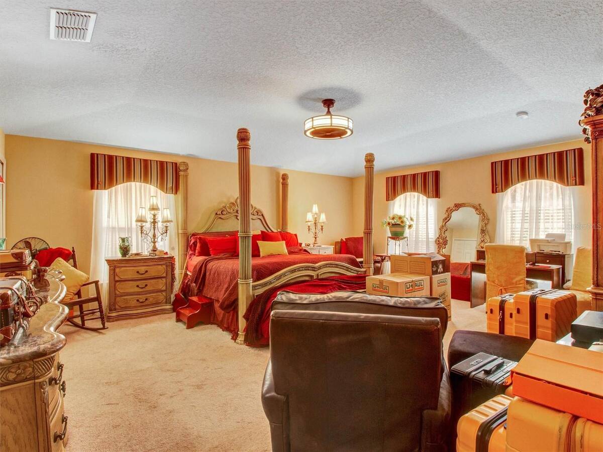 218 Tres Reyes Lane, Groveland, FL 34736
