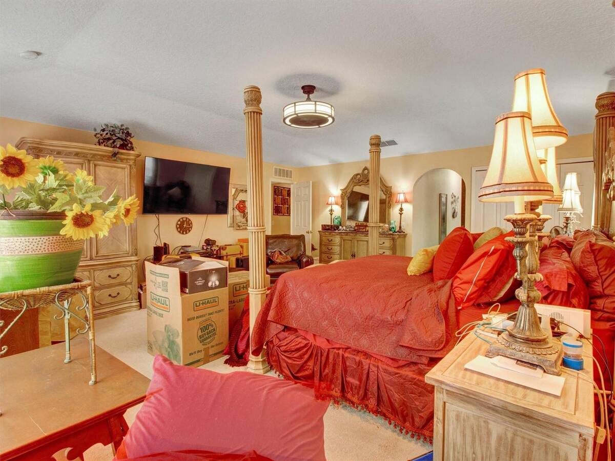 218 Tres Reyes Lane, Groveland, FL 34736