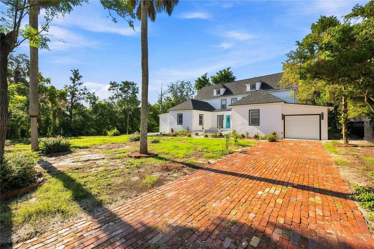 401 Old School House Road E, Loughman, FL 33858