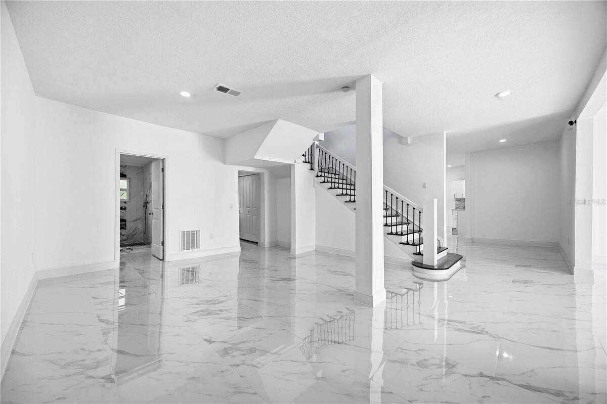 401 Old School House Road E, Loughman, FL 33858