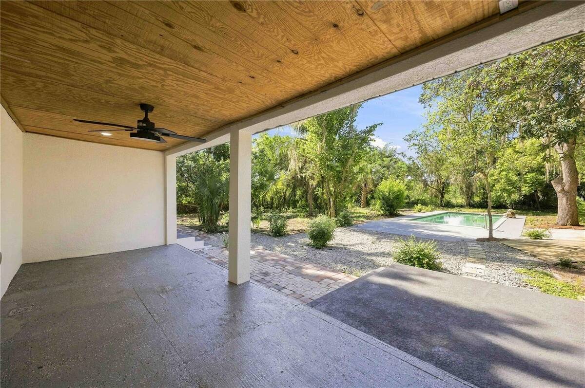 401 Old School House Road E, Loughman, FL 33858