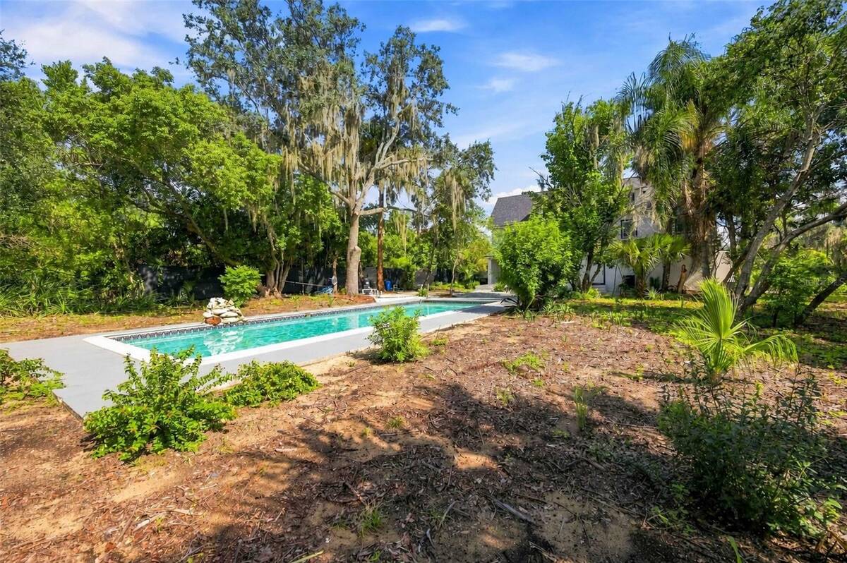 401 Old School House Road E, Loughman, FL 33858