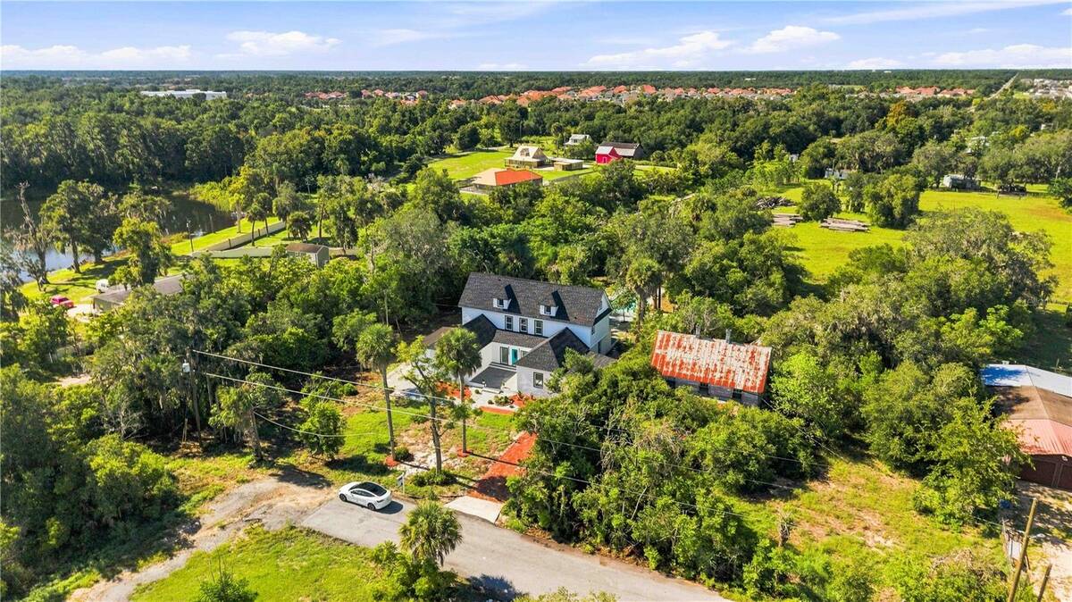 401 Old School House Road E, Loughman, FL 33858