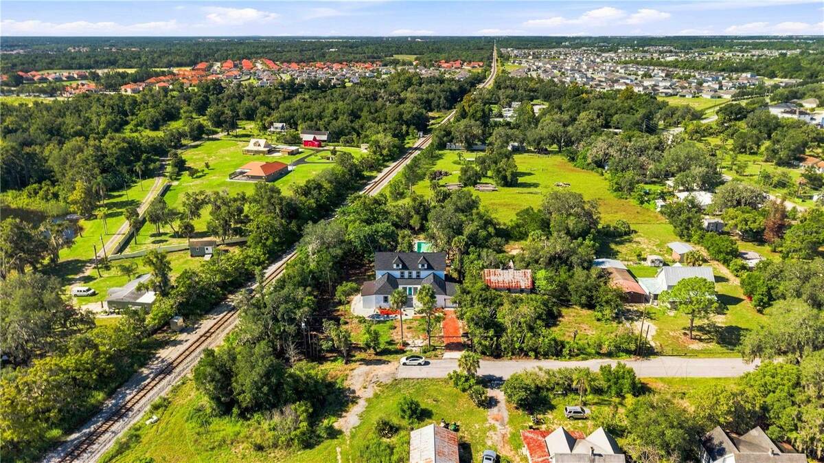 401 Old School House Road E, Loughman, FL 33858