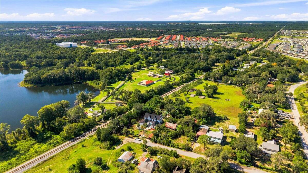 401 Old School House Road E, Loughman, FL 33858