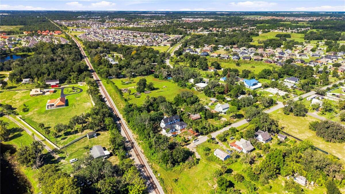 401 Old School House Road E, Loughman, FL 33858
