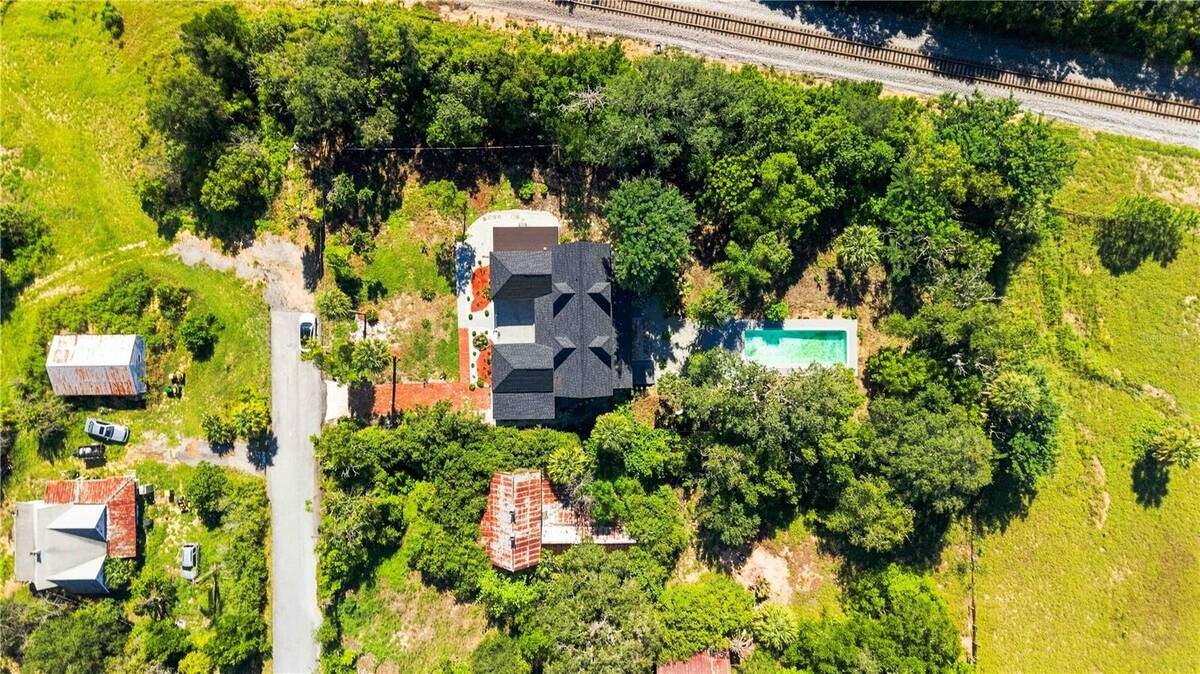 401 Old School House Road E, Loughman, FL 33858