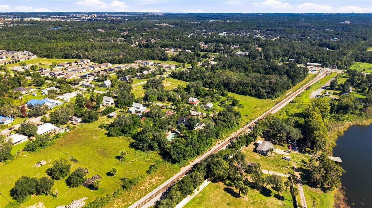 401 Old School House Road E, Loughman, FL 33858