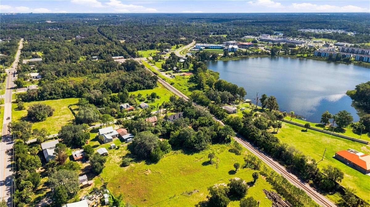 401 Old School House Road E, Loughman, FL 33858