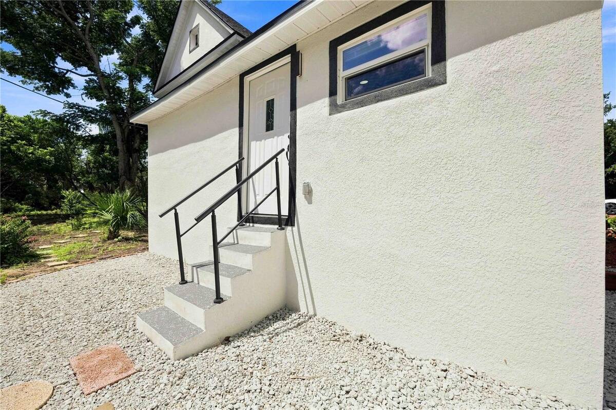 401 Old School House Road E, Loughman, FL 33858