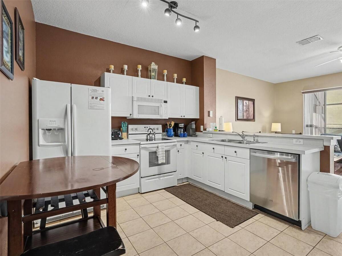 2326 Silver Palm Dr, Kissimmee, FL 34747