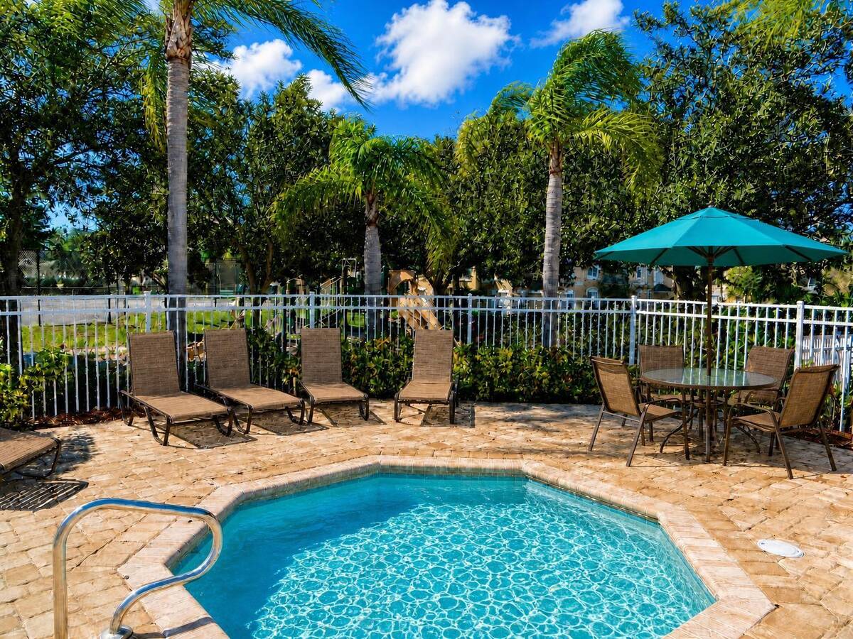 2326 Silver Palm Dr, Kissimmee, FL 34747