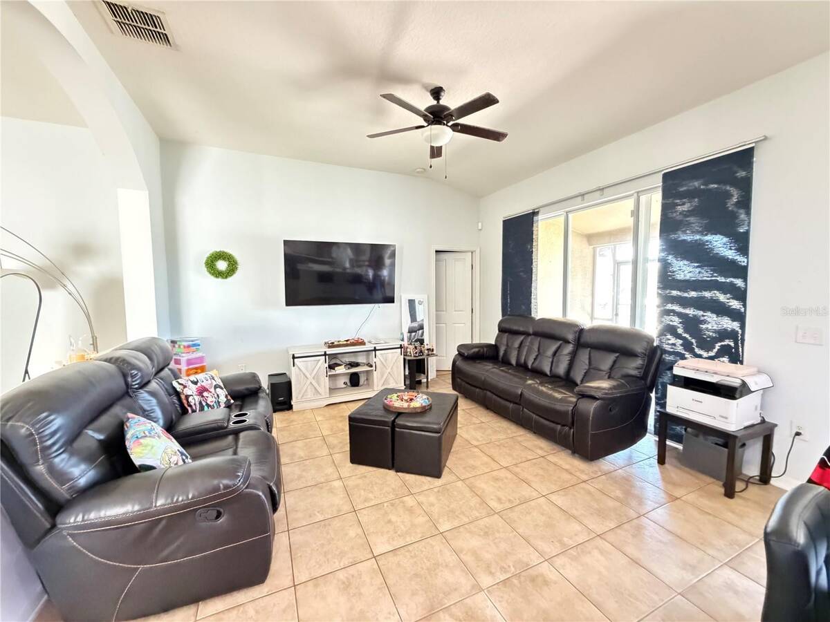 945 Tramells Trail, Kissimmee, FL 34744