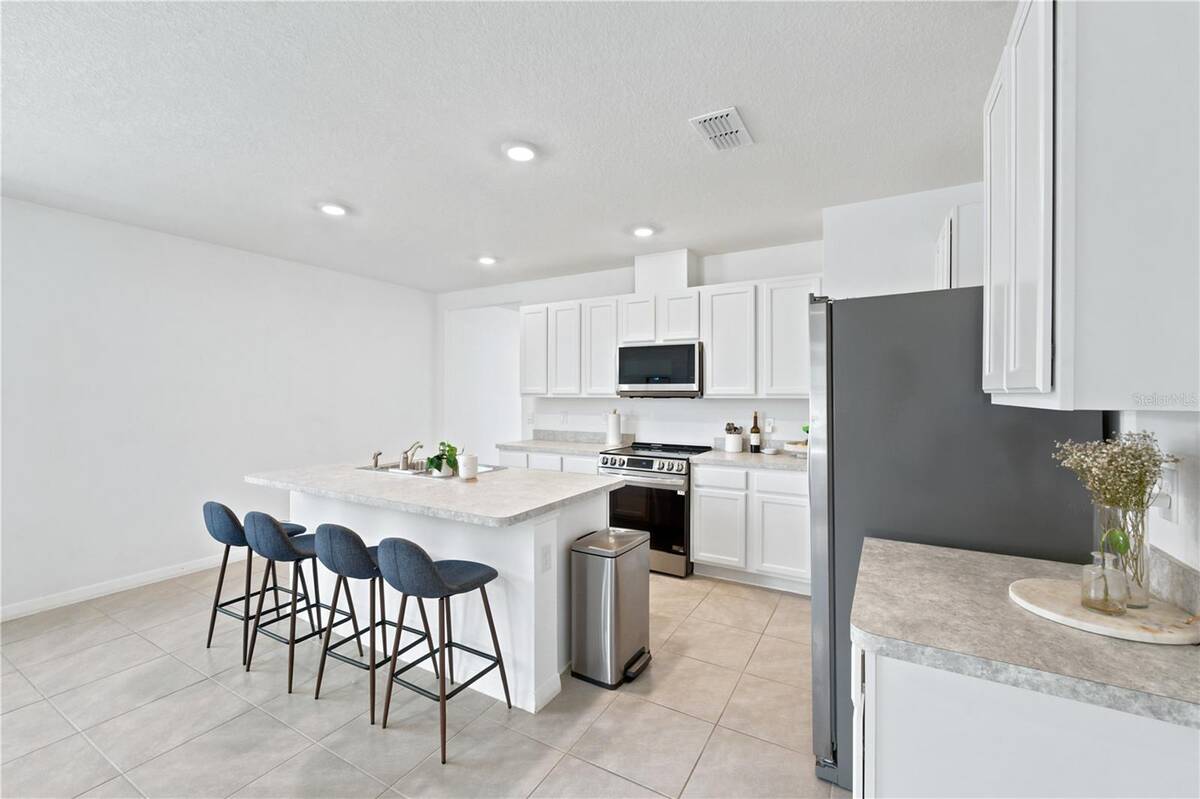 2733 Reddish Egret Bend, Harmony, FL 34773