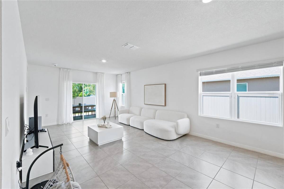 2733 Reddish Egret Bend, Harmony, FL 34773