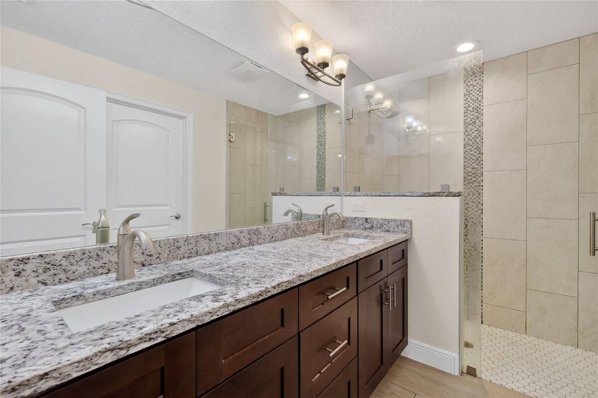 12591 Ne 49th Drive, Oxford, FL 34484