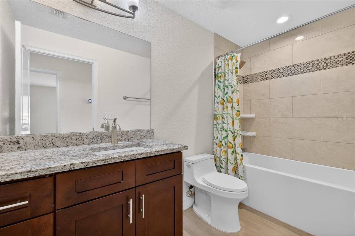 12591 Ne 49th Drive, Oxford, FL 34484