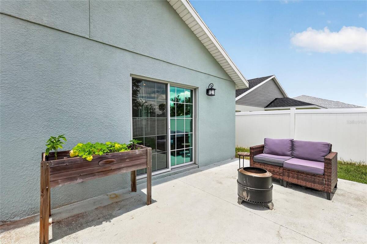 12591 Ne 49th Drive, Oxford, FL 34484