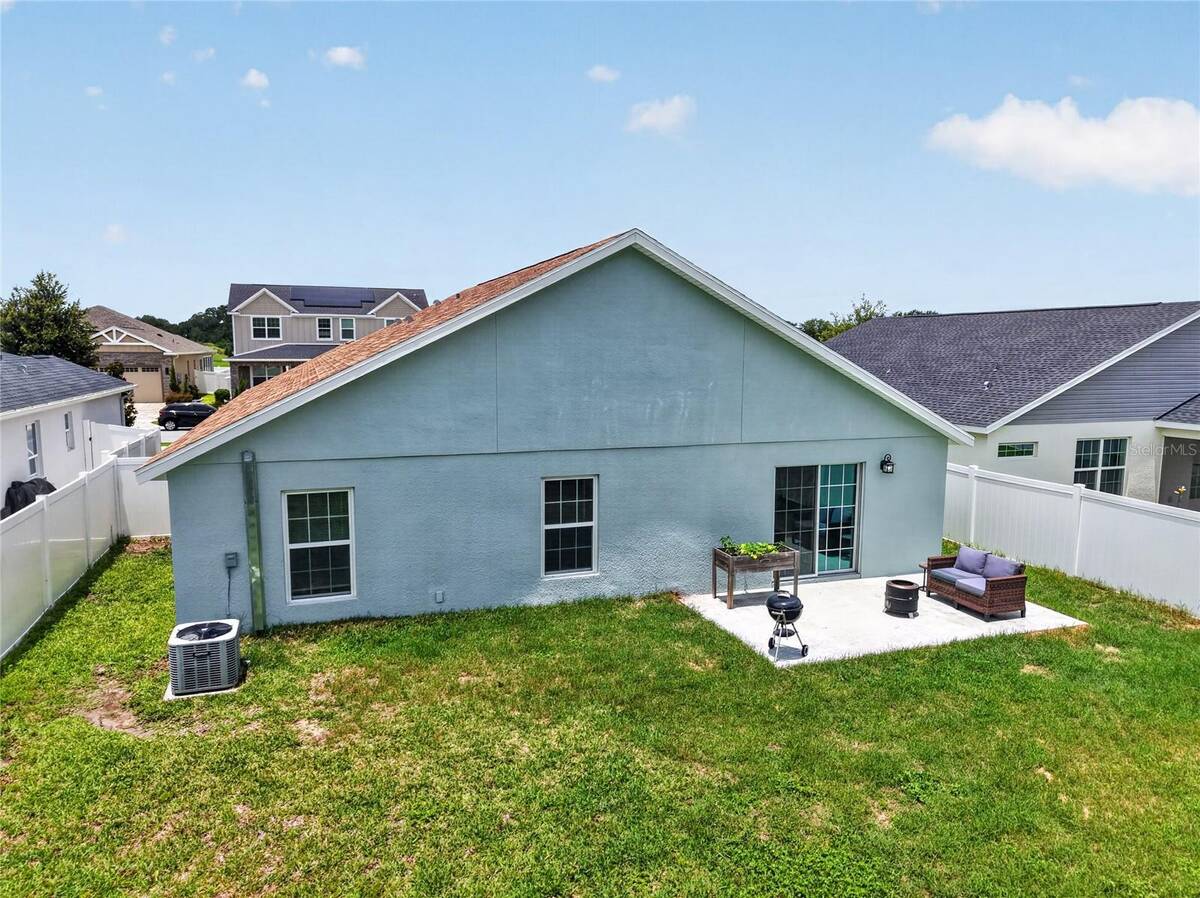 12591 Ne 49th Drive, Oxford, FL 34484