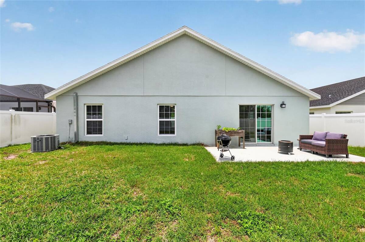 12591 Ne 49th Drive, Oxford, FL 34484