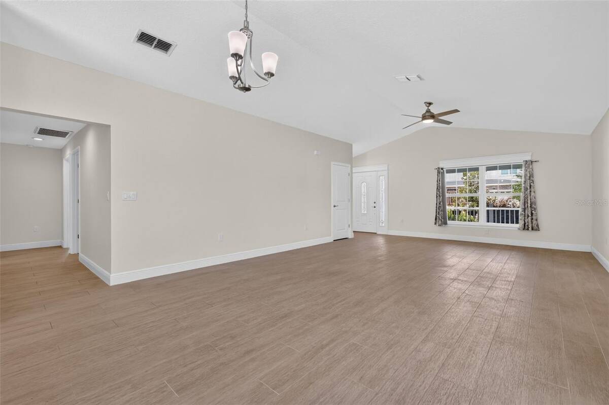 12591 Ne 49th Drive, Oxford, FL 34484