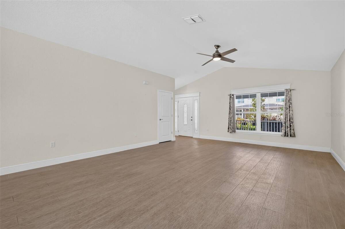 12591 Ne 49th Drive, Oxford, FL 34484
