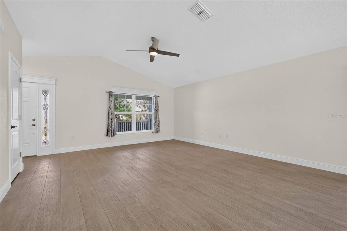 12591 Ne 49th Drive, Oxford, FL 34484